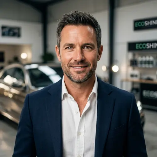 homem fazendo avaliação empresa autoeco